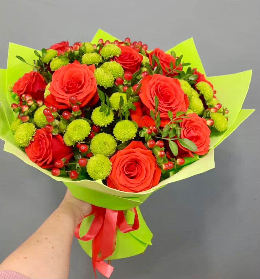 Букет цветов из: Хризантемы и Розы в Махнёво Свердловской области