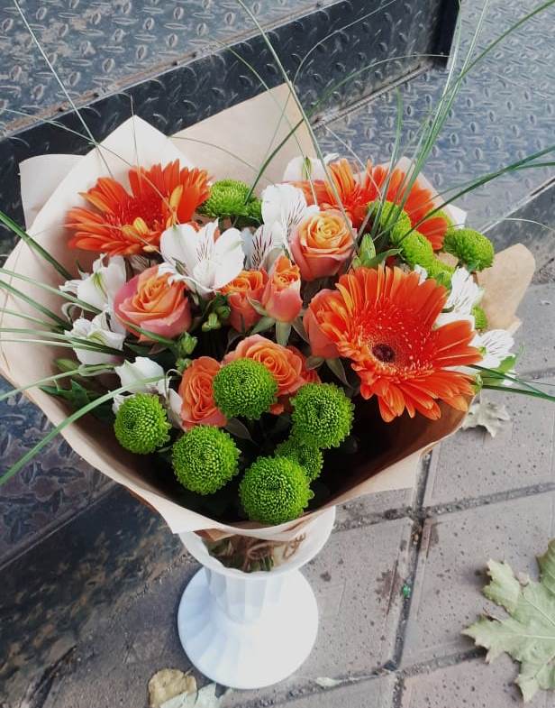 Букет цветов из: Герберы, Хризантемы, Альстромерии и Розы в Махнёво Свердловской области