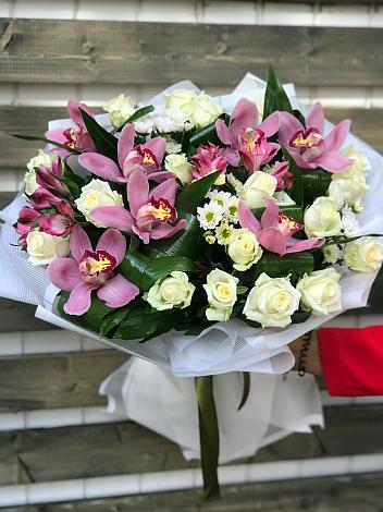 Букет цветов из: Розы и Хризантемы в Махнёво Свердловской области