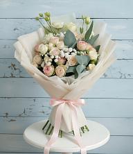 Букет цветов из:  Розы и Лизиантусы в Махнёво Свердловской области