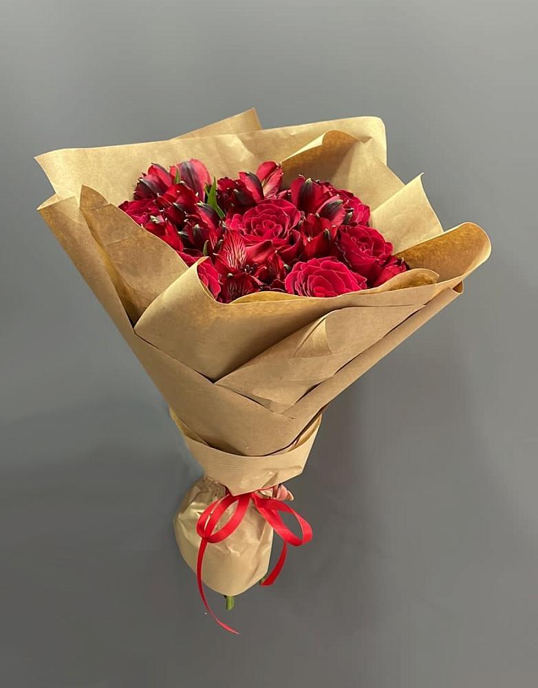 Букет цветов из: Альстромерии и Розы в Махнёво Свердловской области