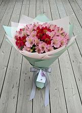 Букет цветов из:  Альстромерии в Махнёво Свердловской области