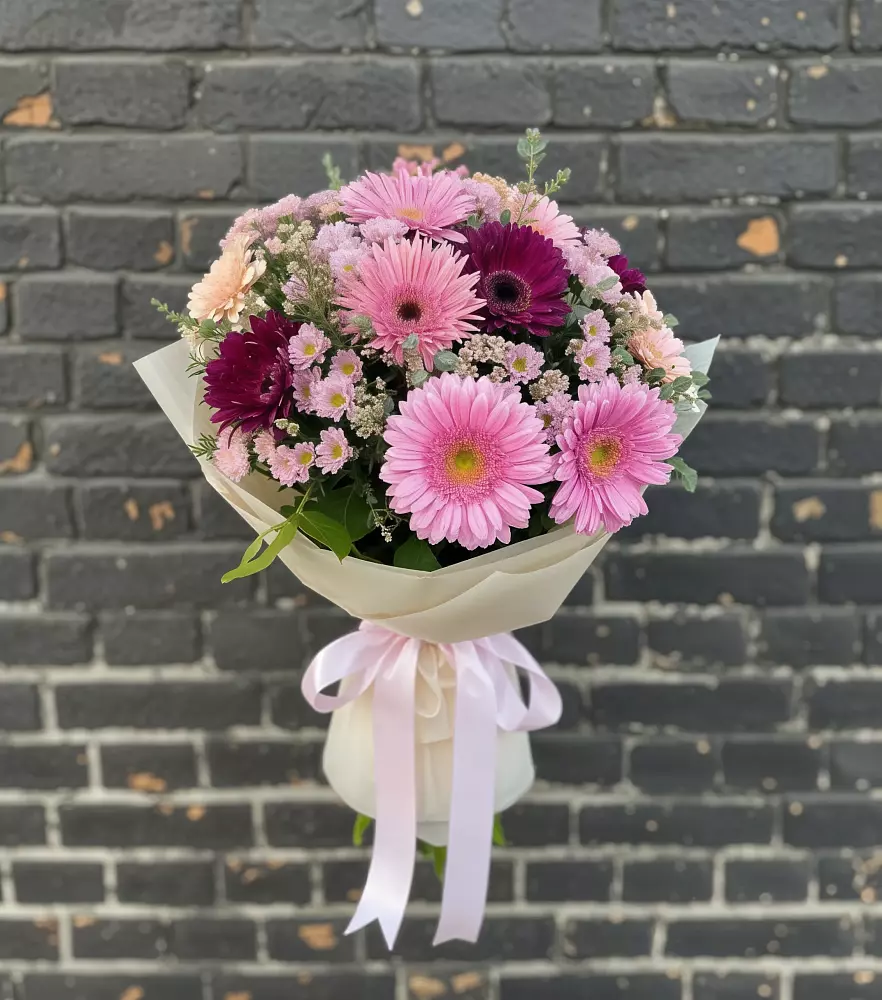 Букет цветов из: Герберы и Хризантемы в Махнёво Свердловской области