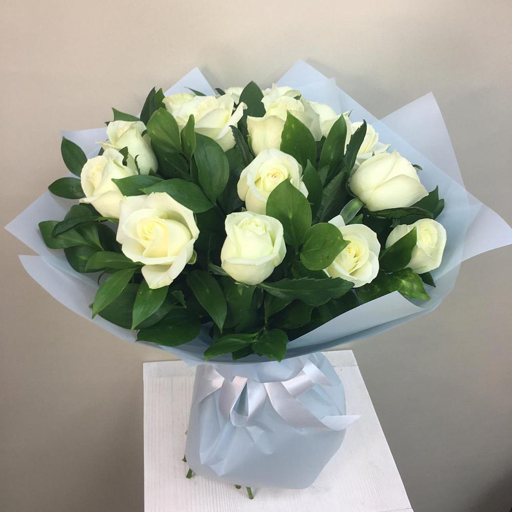 Букет 15 Белых роз Проуд в Махнёво Свердловской области