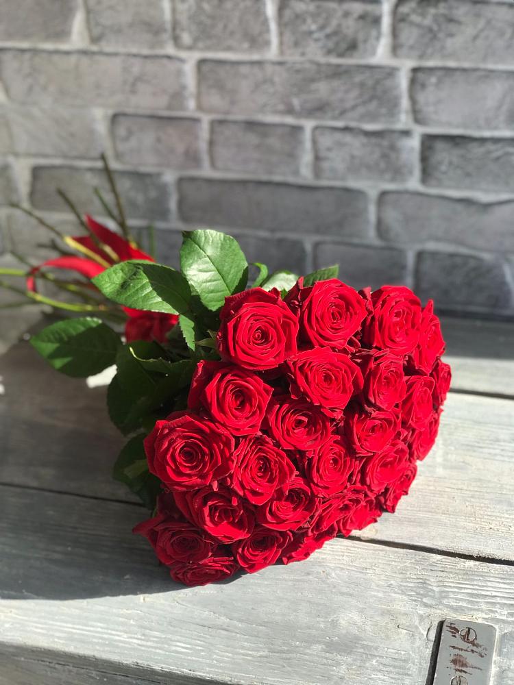 Букет Красные розы Фридом в Махнёво Свердловской области