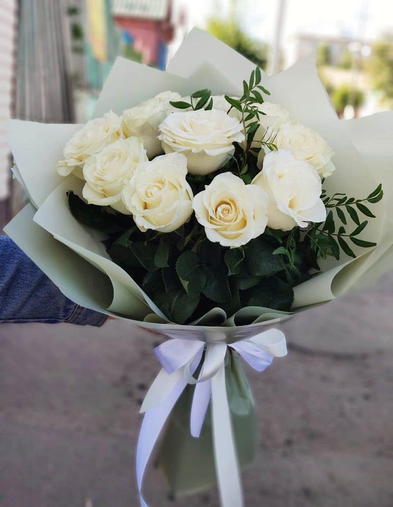 Букет Белые розы Проуд в Махнёво Свердловской области