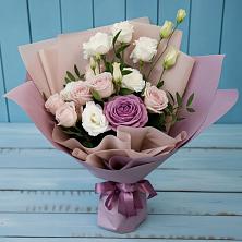 Букет цветов из:  Розы и Лизиантусы в Махнёво Свердловской области