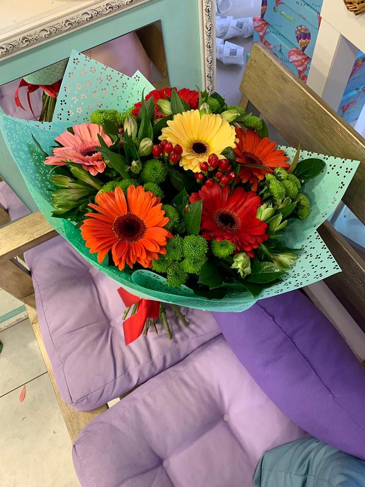 Букет цветов из: Герберы, Хризантемы и Альстромерии в Махнёво Свердловской области