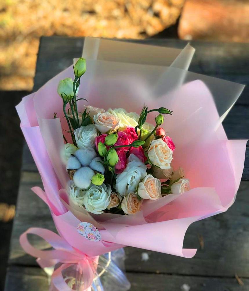 Букет цветов из: Розы и Лизиантусы в Махнёво Свердловской области