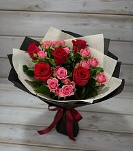 Букет цветов из:  Розы в Махнёво Свердловской области