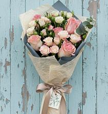 Букет цветов из:  Розы в Махнёво Свердловской области