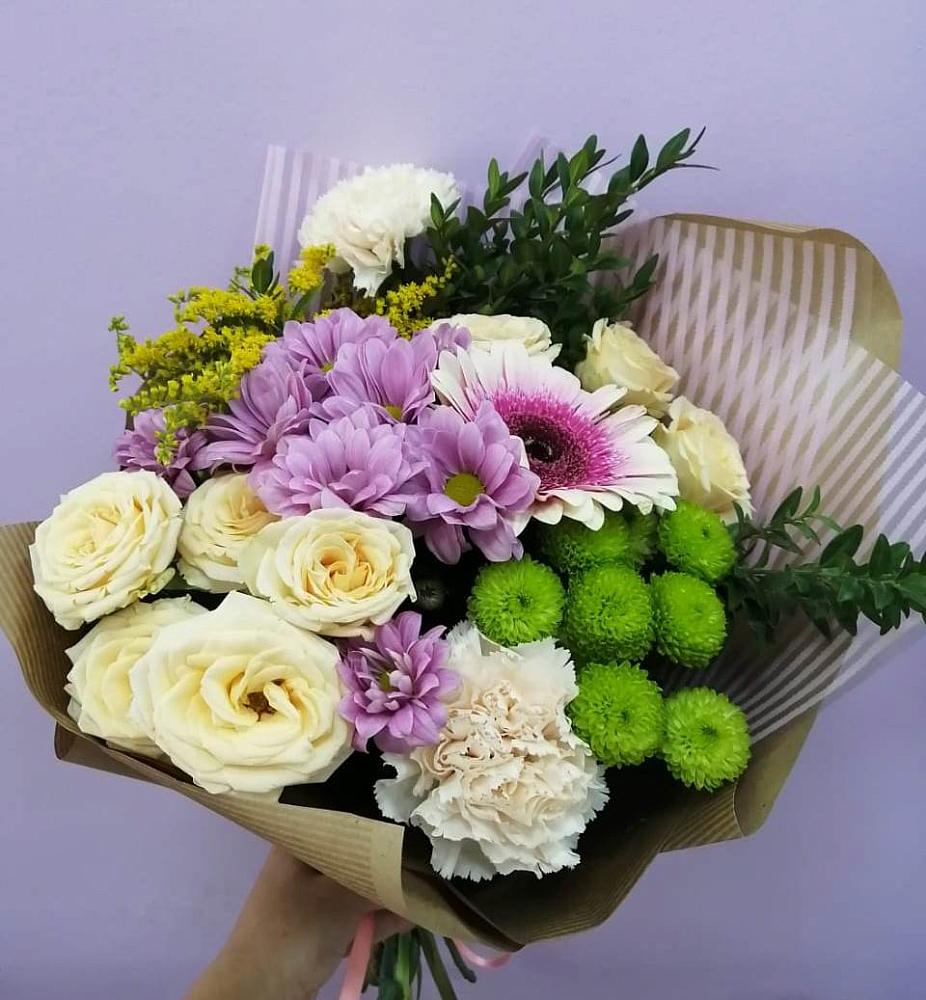 Букет цветов из: Хризантемы, Розы, Гвоздики и Герберы в Махнёво Свердловской области