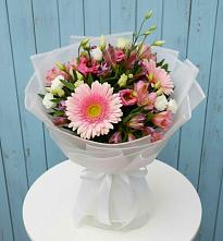 Букет цветов из:  Герберы, Альстромерии и Лизиантусы в Махнёво Свердловской области