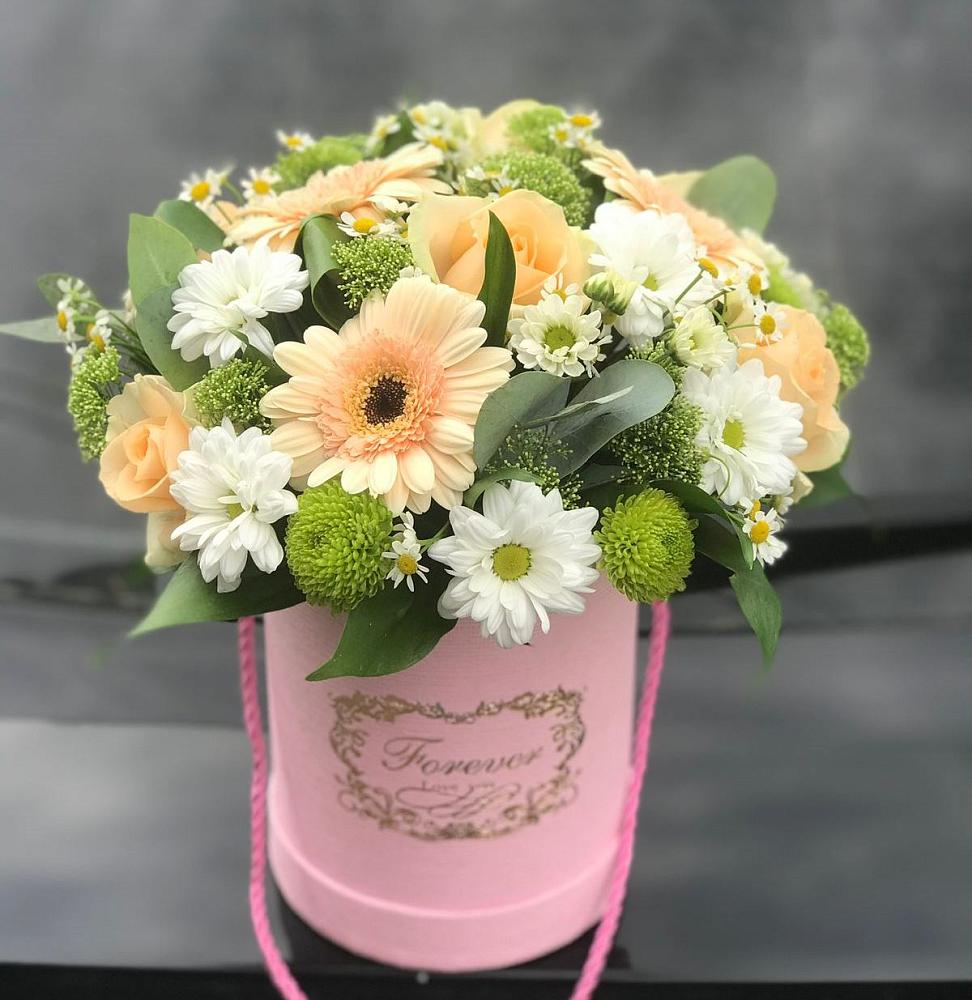 Цветочная композиция из Розы, Герберы и Хризантемы в шляпной коробке в Махнёво Свердловской области